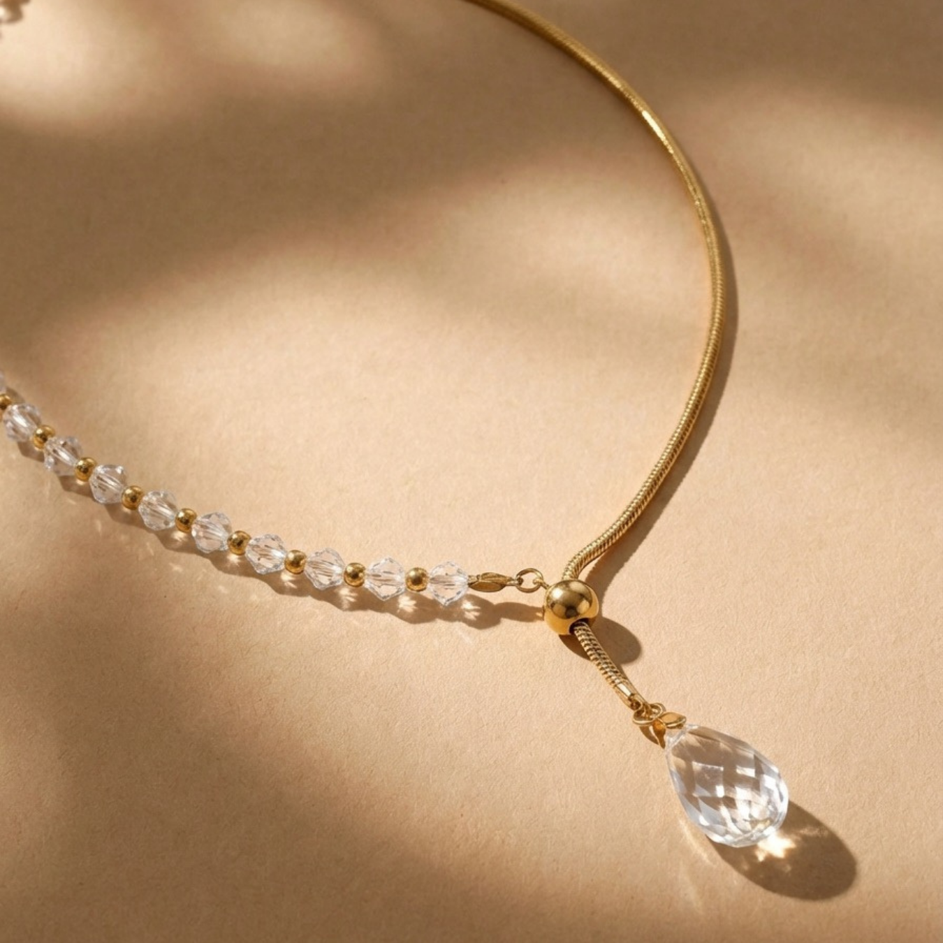 Collar Asimétrico con Perla Gota