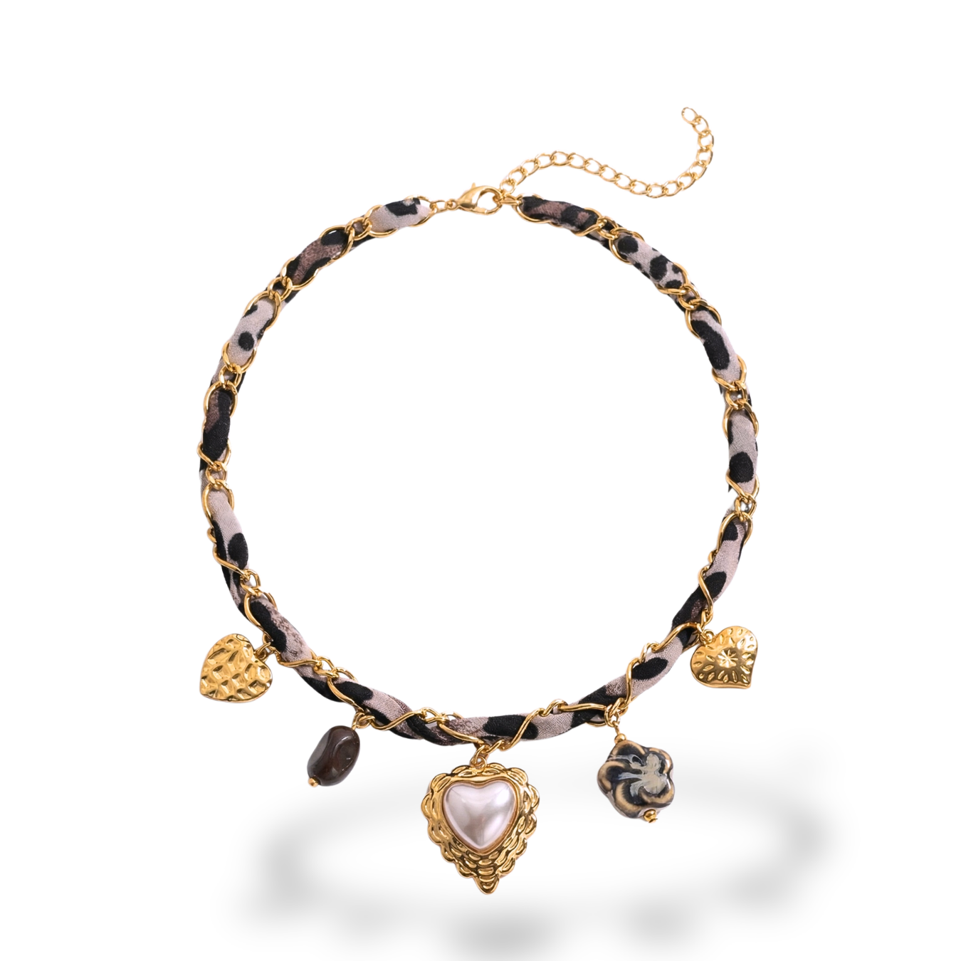 Collar Dorado con Colgantes y Corazón