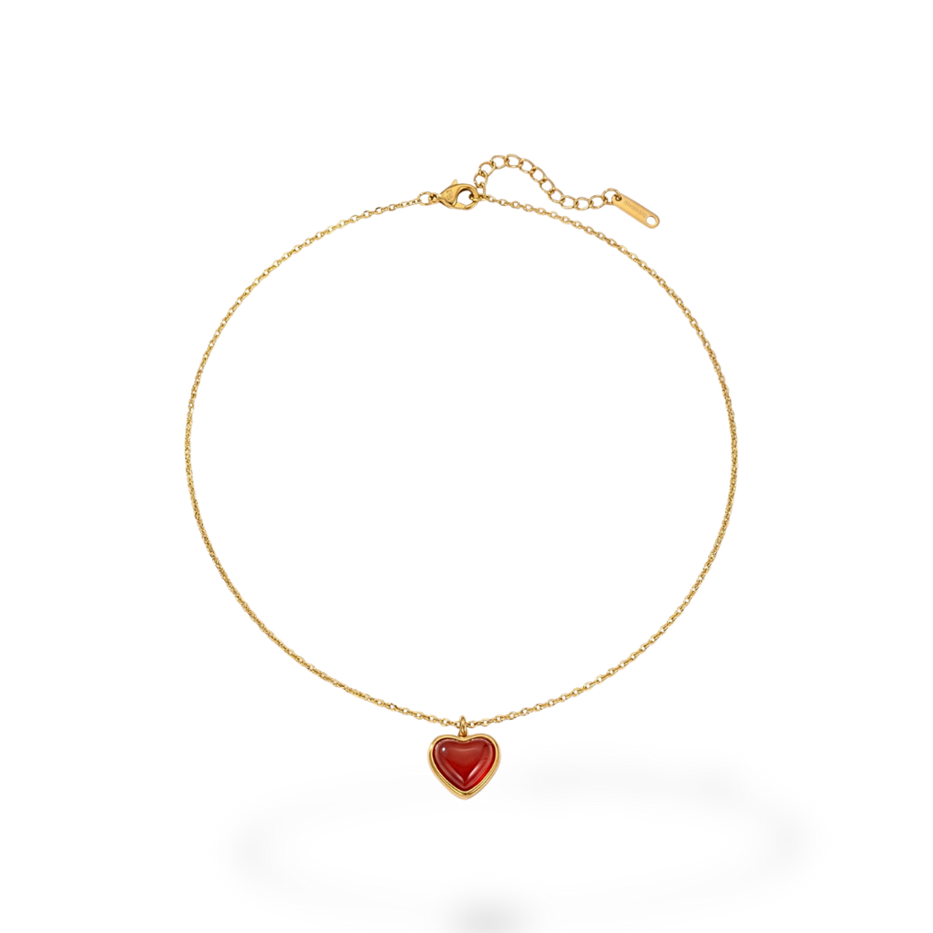Collar Dorado con Corazón Rojo