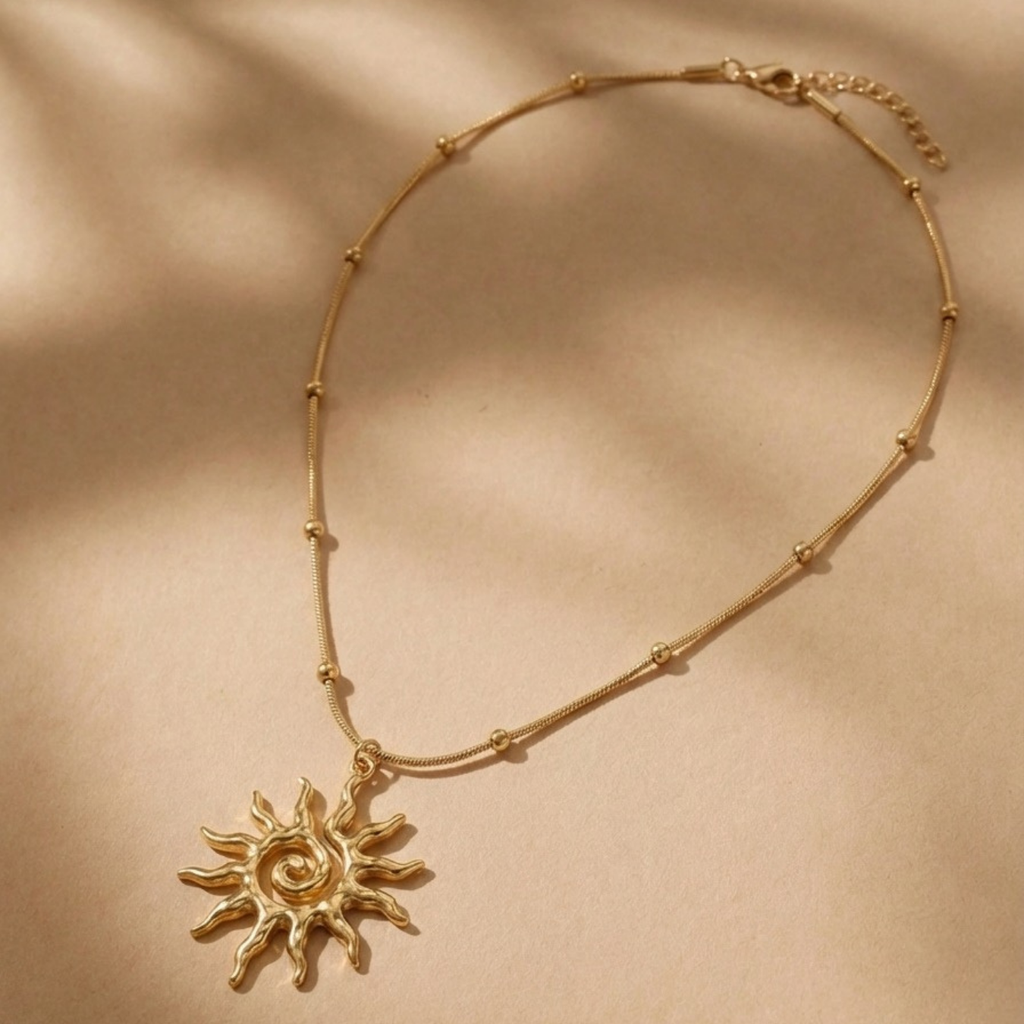 Collar Dorado con Sol