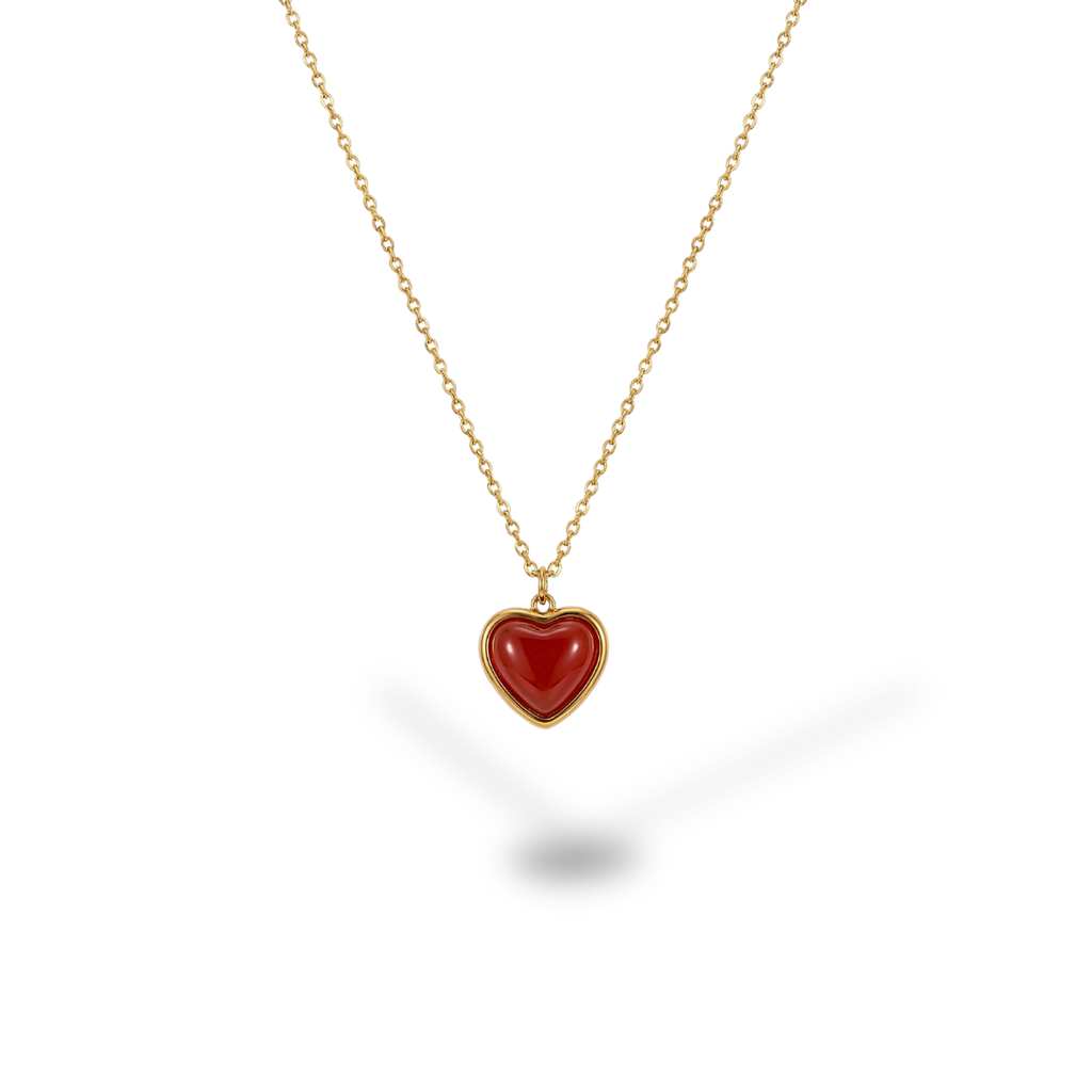 Collar Dorado con Corazón Rojo
