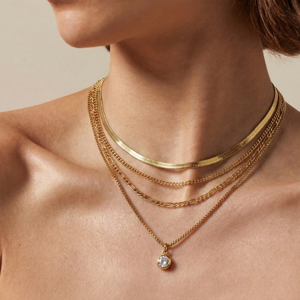 Collar Dorado en Capas con Colgante
