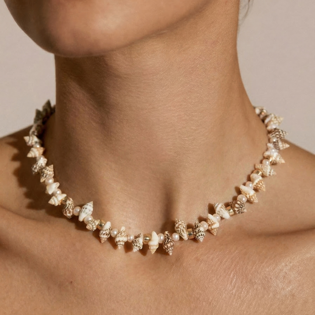 un collar de gran calidad con conchas 