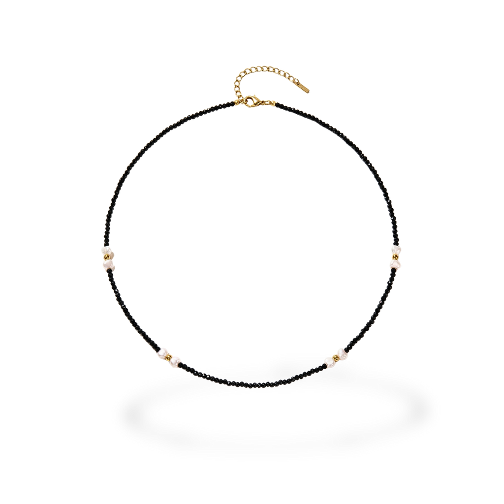 Collar de Cuentas Negras con Perlas