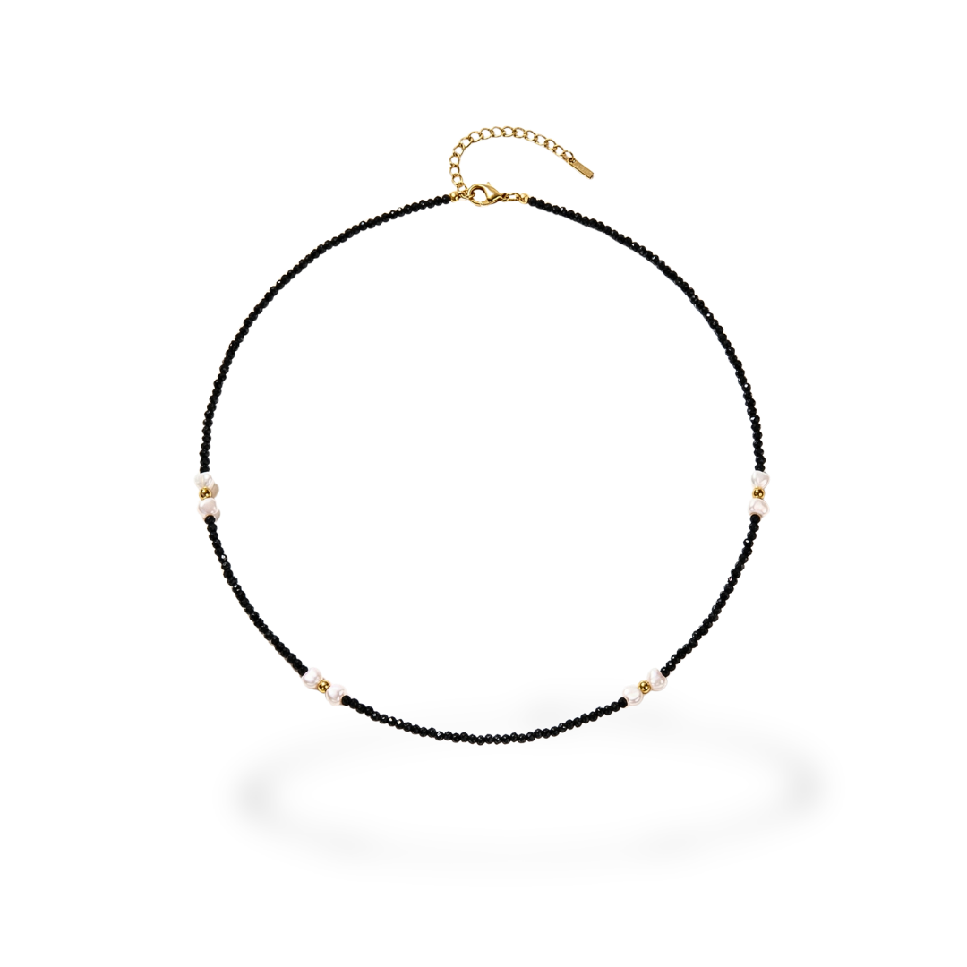 Collar de Cuentas Negras con Perlas