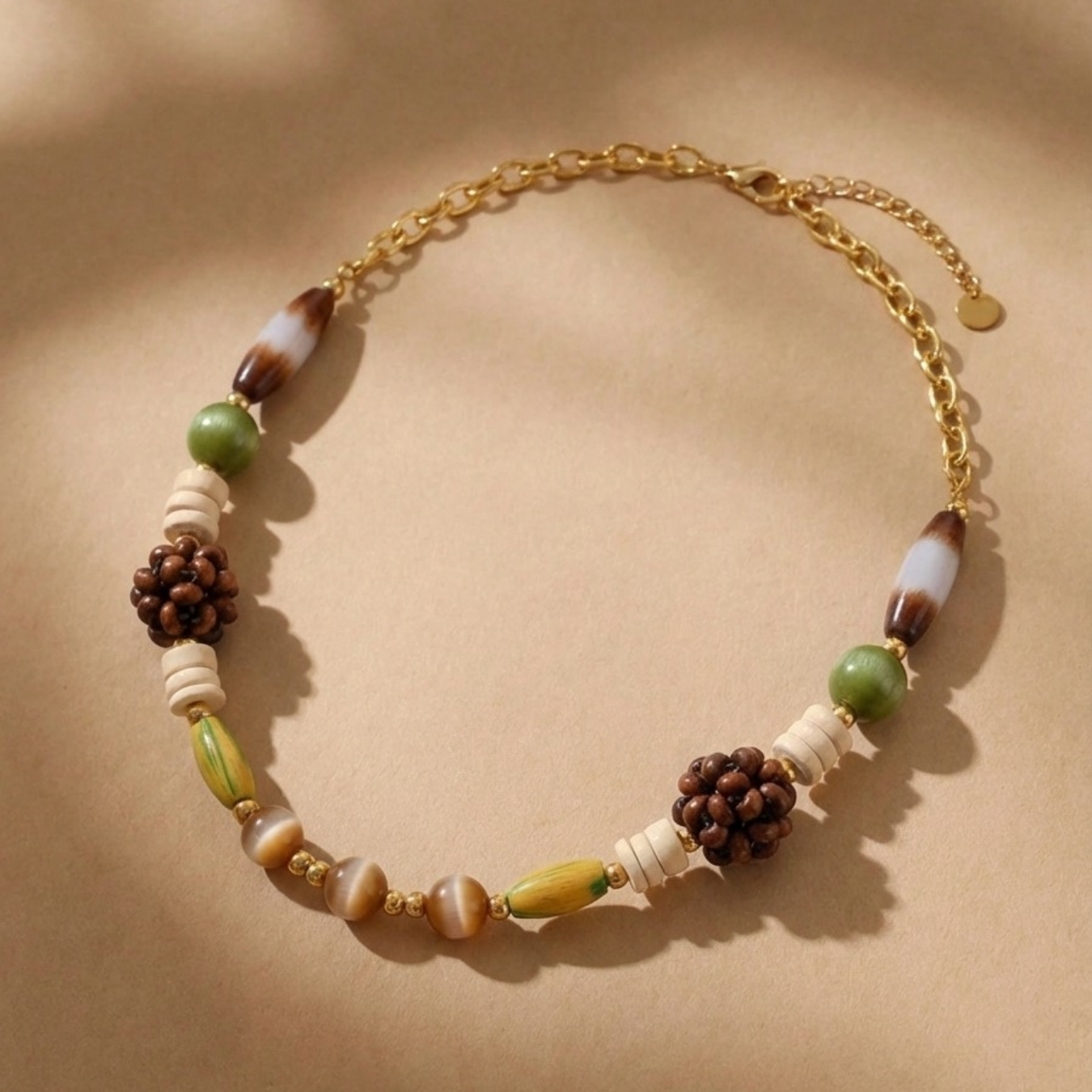 Collar de Madera y Perlas Florales