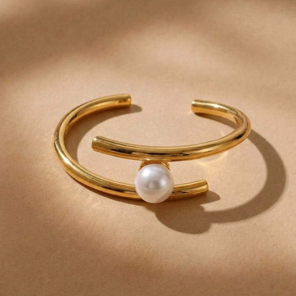 Pulsera Dorada Abierta con Perla